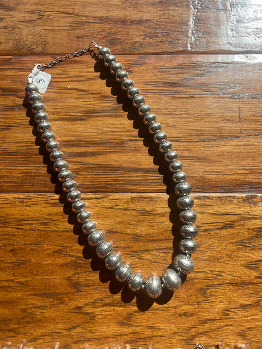 18โ Flower Stamped Graduated Navajo Pearls